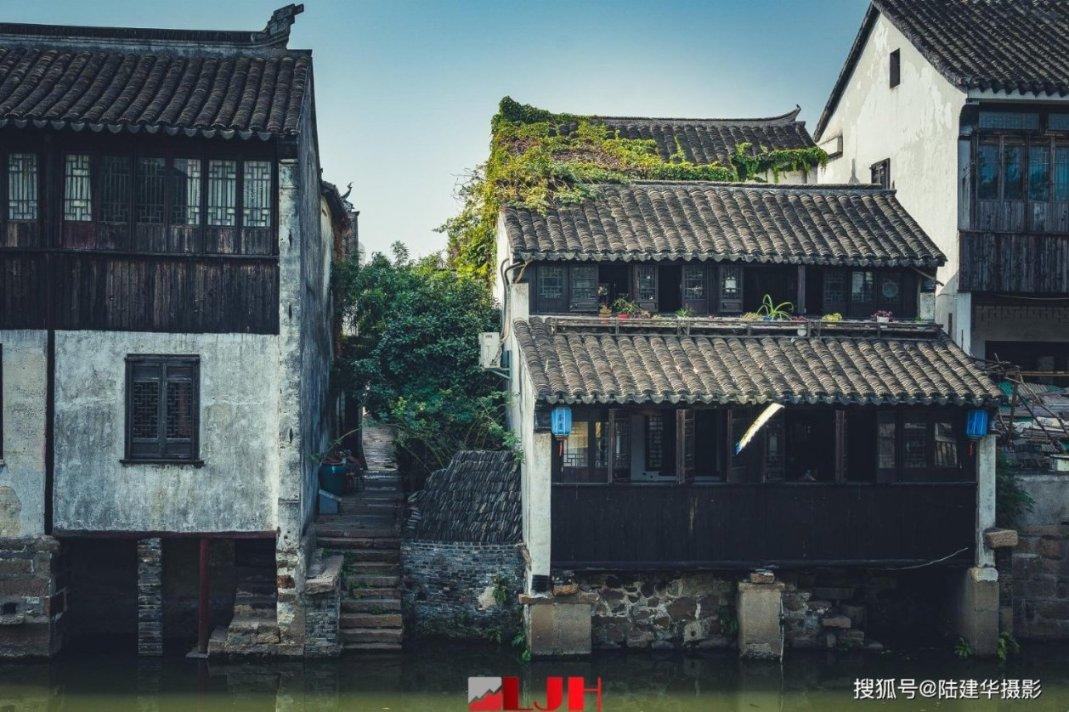 探索想给自己买个养老的保险,以后老了每个月可以取钱的哪种,请问买哪种好?,解答你的疑惑
